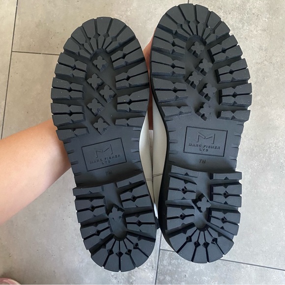 NEW Marc fisher LTD Patrick white Chelsea lug sole pull on bootie 7M - Picture 4 of 8